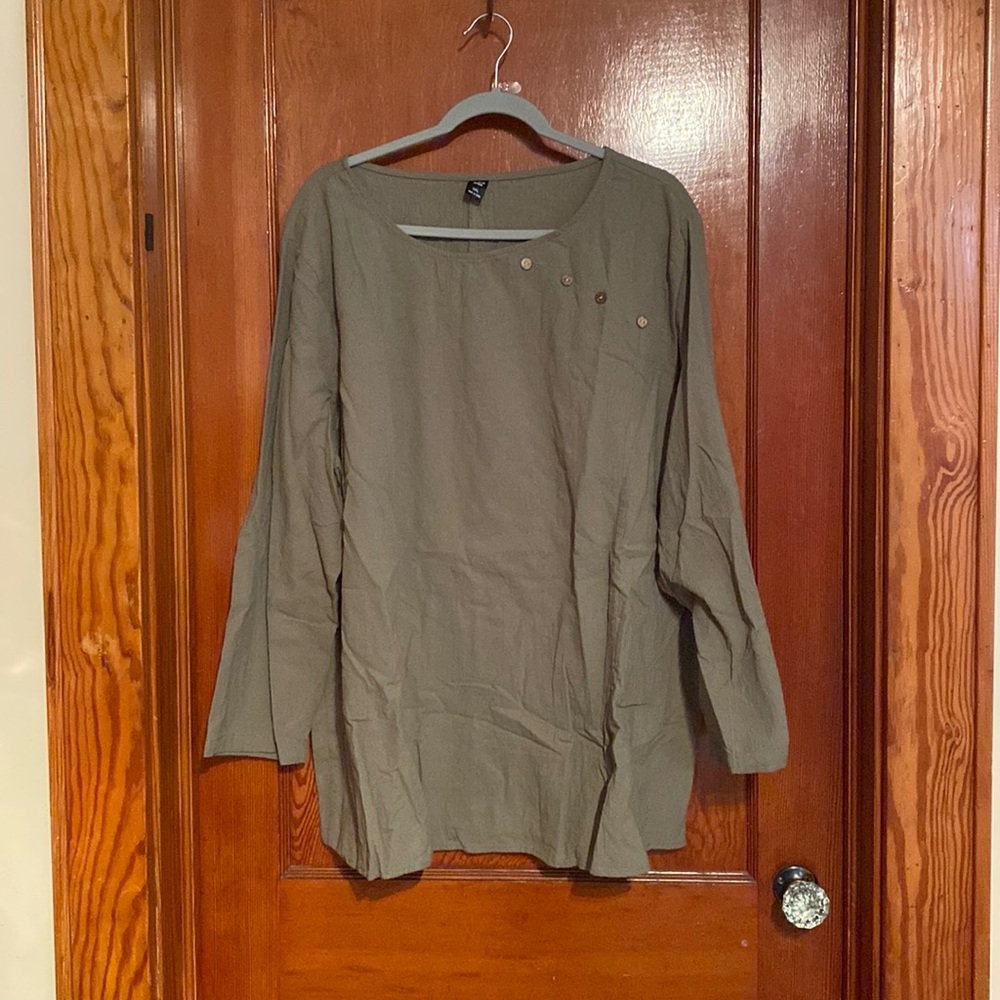 Shien Curve Size 5 XL long sleeve top army green color excellent used condition